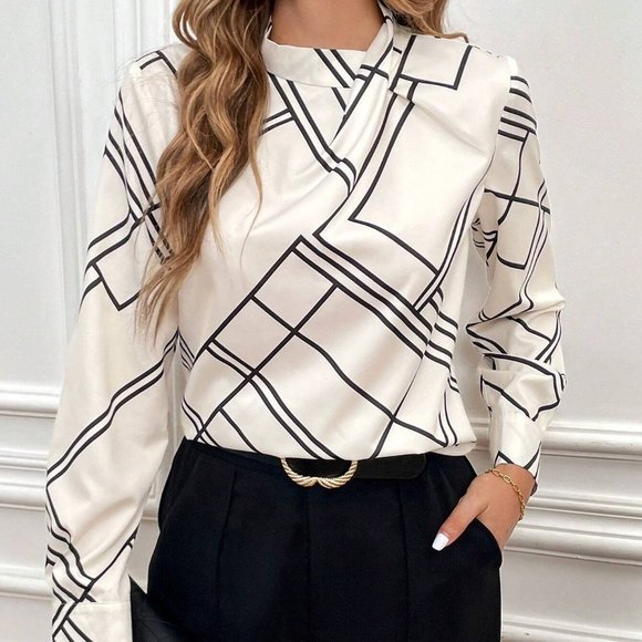 Geo Print Twist Front Blouse - Picture 5 of 5